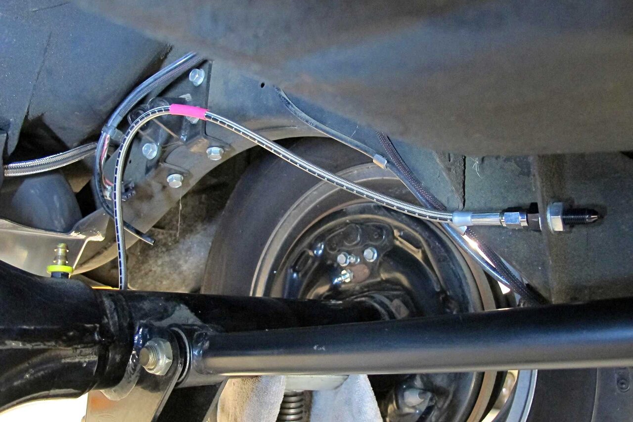 دلایل ضعیف شدن ترمز خودرو و راهحلهای کاربردی