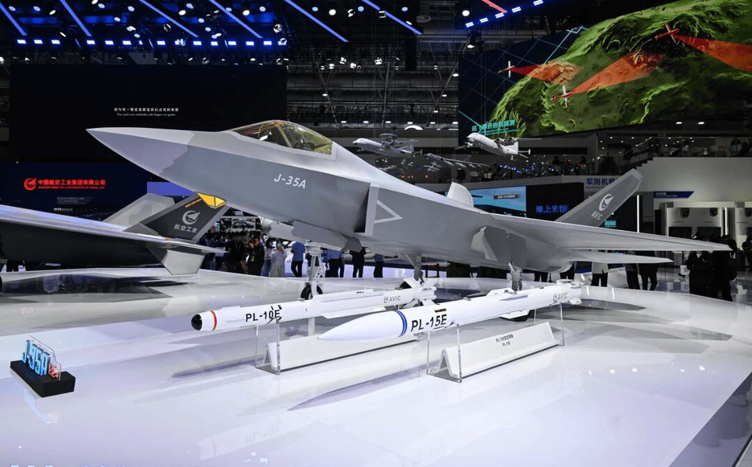 نخستین رونمایی از جنگندههای J-۳۵ چین ؛ رقیب اف-۳۵ آمریکا را ببینید