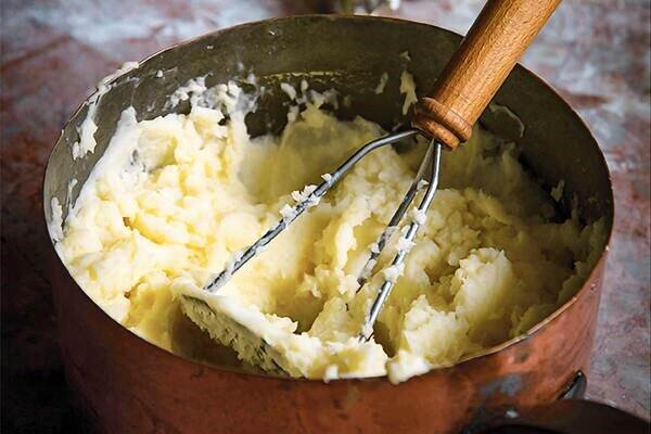 طرز تهیه پیراشکی سیب‌زمینی