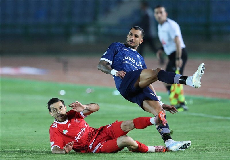 فقط یک سؤال از بازیکن پرسپولیس؛ بعد از این همه سال، همین را هم متوجه نشدی!؟ فرشاد احمدزاده