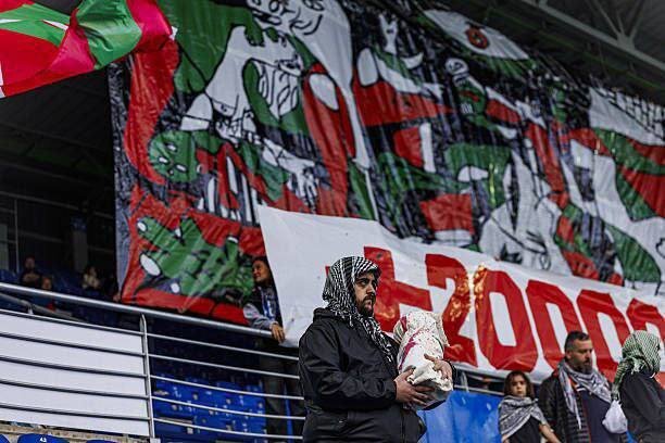 کودکان نمادین کفن پیچ شده در لیگ اسپانیا؛ تصاویر تلخ به یاد غزه | تصاویر