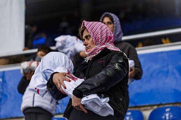 کودکان نمادین کفن پیچ شده در لیگ اسپانیا؛ تصاویر تلخ به یاد غزه | تصاویر