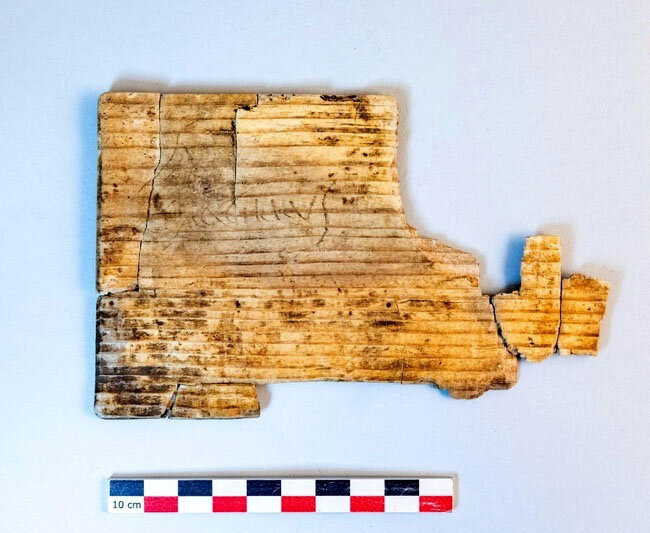 پیدا شدن کفشهای چوبی ۲ هزار ساله در چاه! + عکس