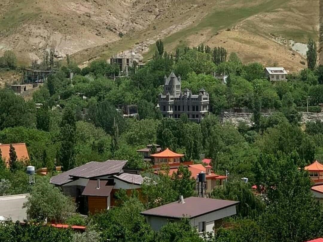 کوچه‌باغش پر موسیقی باد