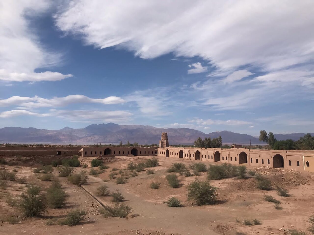 کوچه‌باغش پر موسیقی باد