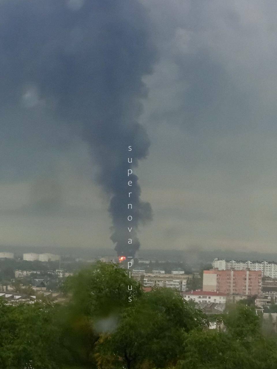 آتشسوزی در انبار نفت روسیه پس از حمله پهپادهای اوکراین | تصاویر