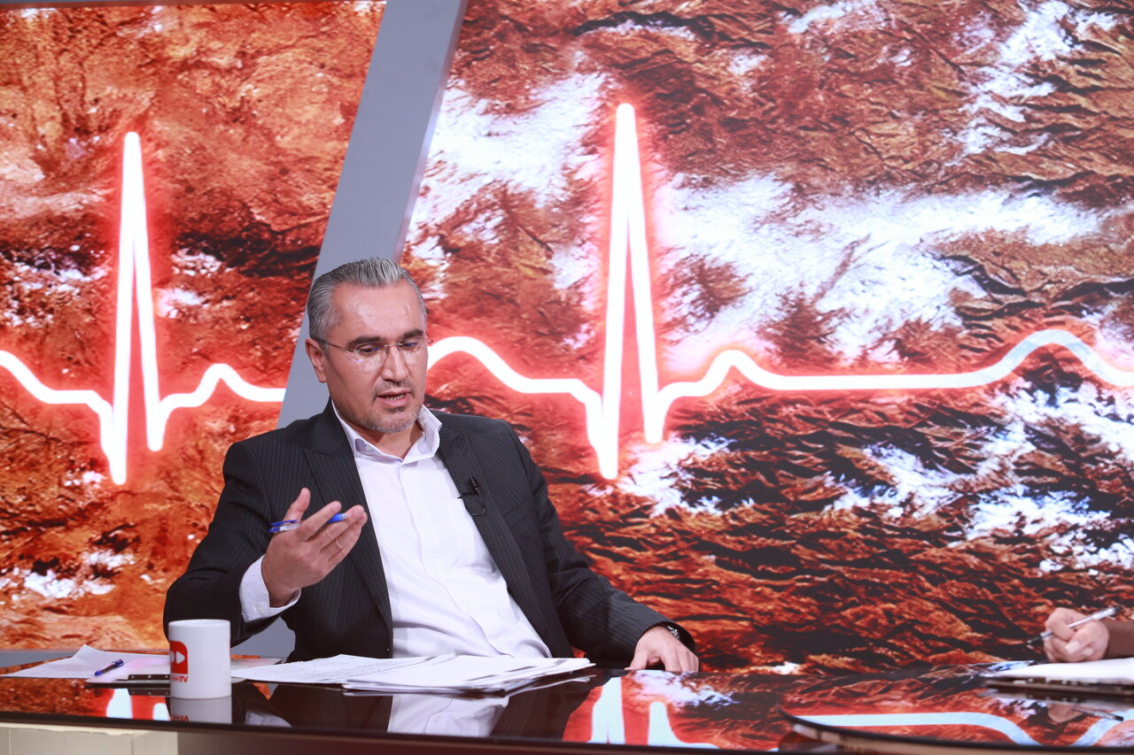 دریاچه ارومیه در نقطه سرنوشت ساز | ماجرای تخلیه شهرهای منطقه چیست؟ | دریاچه ارومیه به تاریخ می پیوندد اگر...