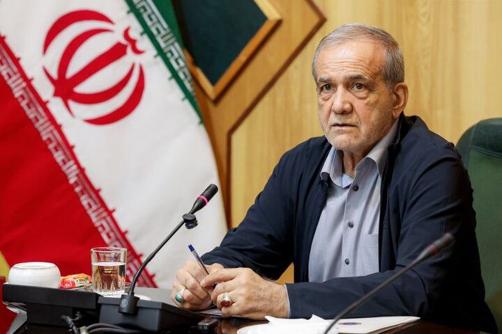 وقتی پزشکیان شاکی شد و کت را درآورد + ویدئو