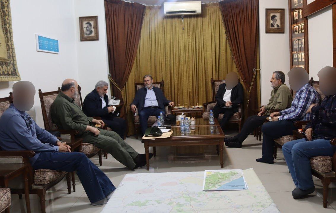 تصویری تاریخی از اتاق عملیات محور در شب بعد از ۷ اکتبر ۲۰۲۳ با حضور شهید حاج رمضان