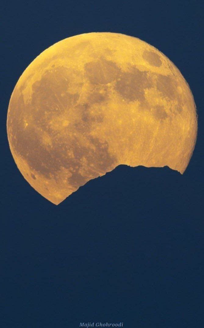 طلوع اولین ماه کامل پاییز از دهانه آتشفشانی دماوند | عکس