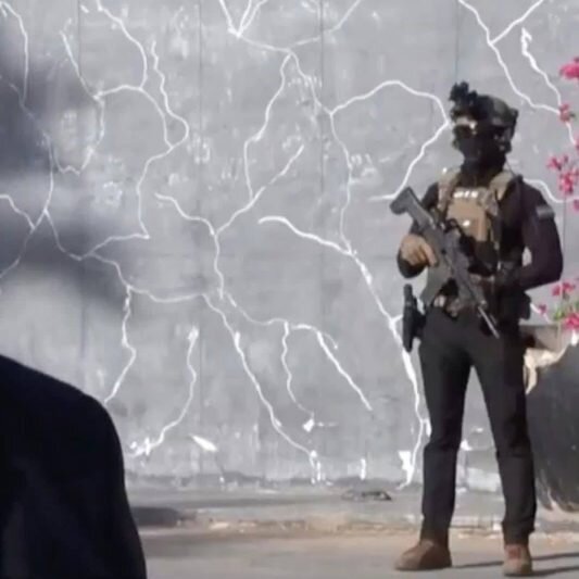 این عکس فاش کرد؛ چه کسی از رهبر حماس حفاظت میکند؟ | ببینید