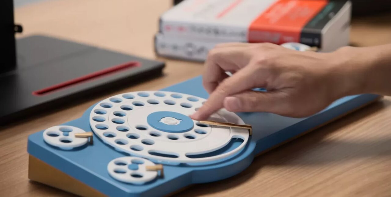 خلاقیت عجیب گوگل | این کیبورد تایپ کردن را سخت میکند