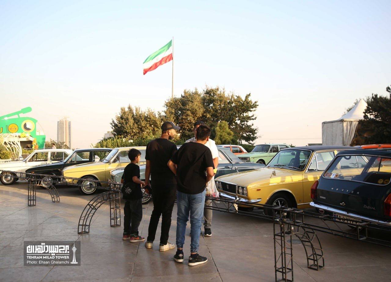 پیکان ها در برج میلاد پیکان ها در برج میلاد