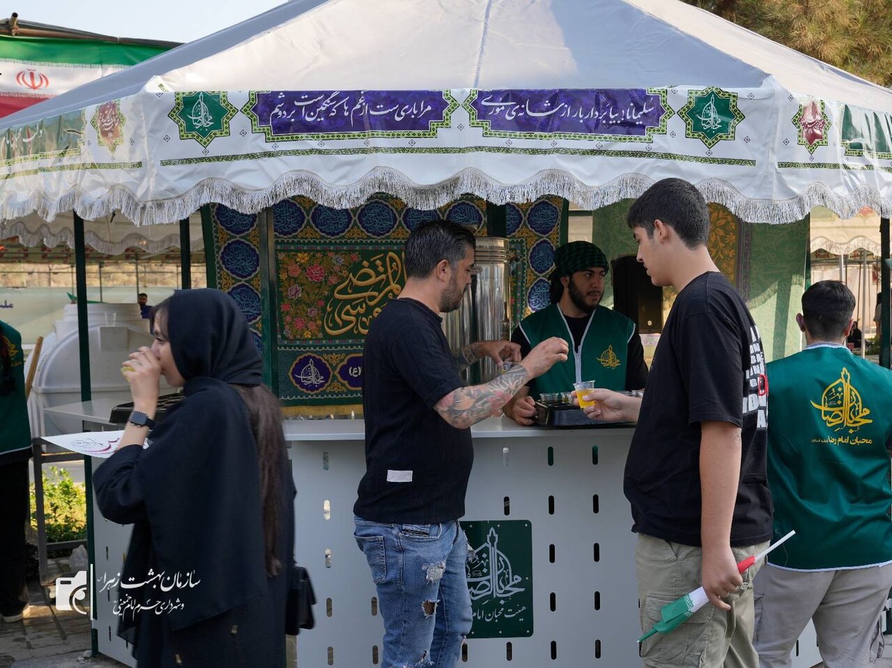 افتتاح چایخانههای محبان امام رضا(ع) در جوار مزار شهدای مقاومت چایخانه محبان الرضا