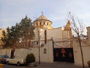 گردش در میان کلیساهای قدیمی و تاریخی پایتخت