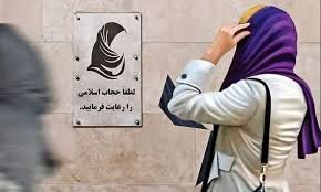 انتقاد شدید مجریان صداوسیما از صحبت‌های باهنر درباره حجاب 