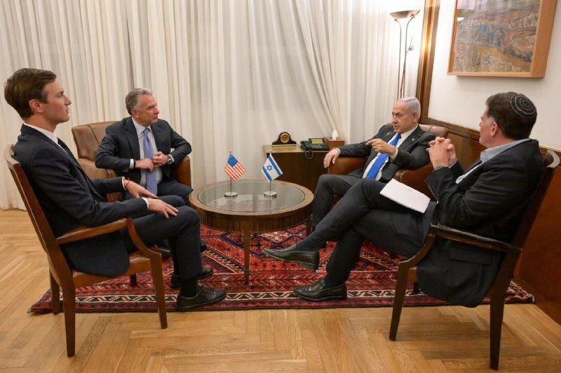 حضور خبرساز ویتکاف و داماد ترامپ کنار دیوار ندبه + عکس | جلسه با نتانیاهو روی فرش ایرانی!