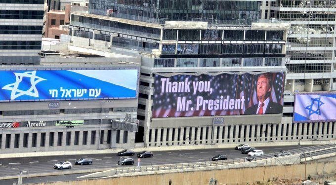 تصویری از ترامپ در یکی از بزرگراههای اصلی تل آویو