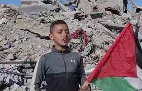 اهتزاز پرچم فلسطین بر ویرانه‌های غزه 