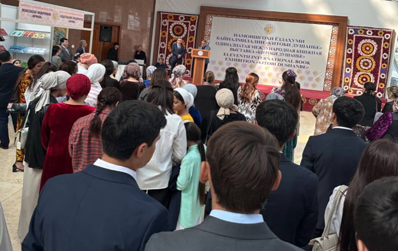 خواهم شدن به بستان، چون غنچه با دل تنگ...