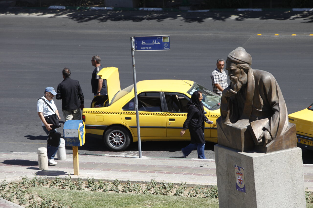 خواهم شدن به بستان، چون غنچه با دل تنگ...