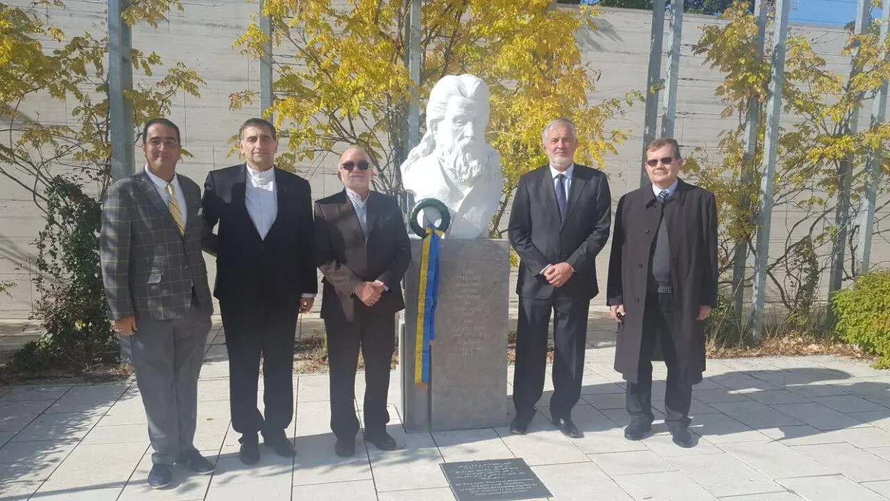 خواهم شدن به بستان، چون غنچه با دل تنگ...