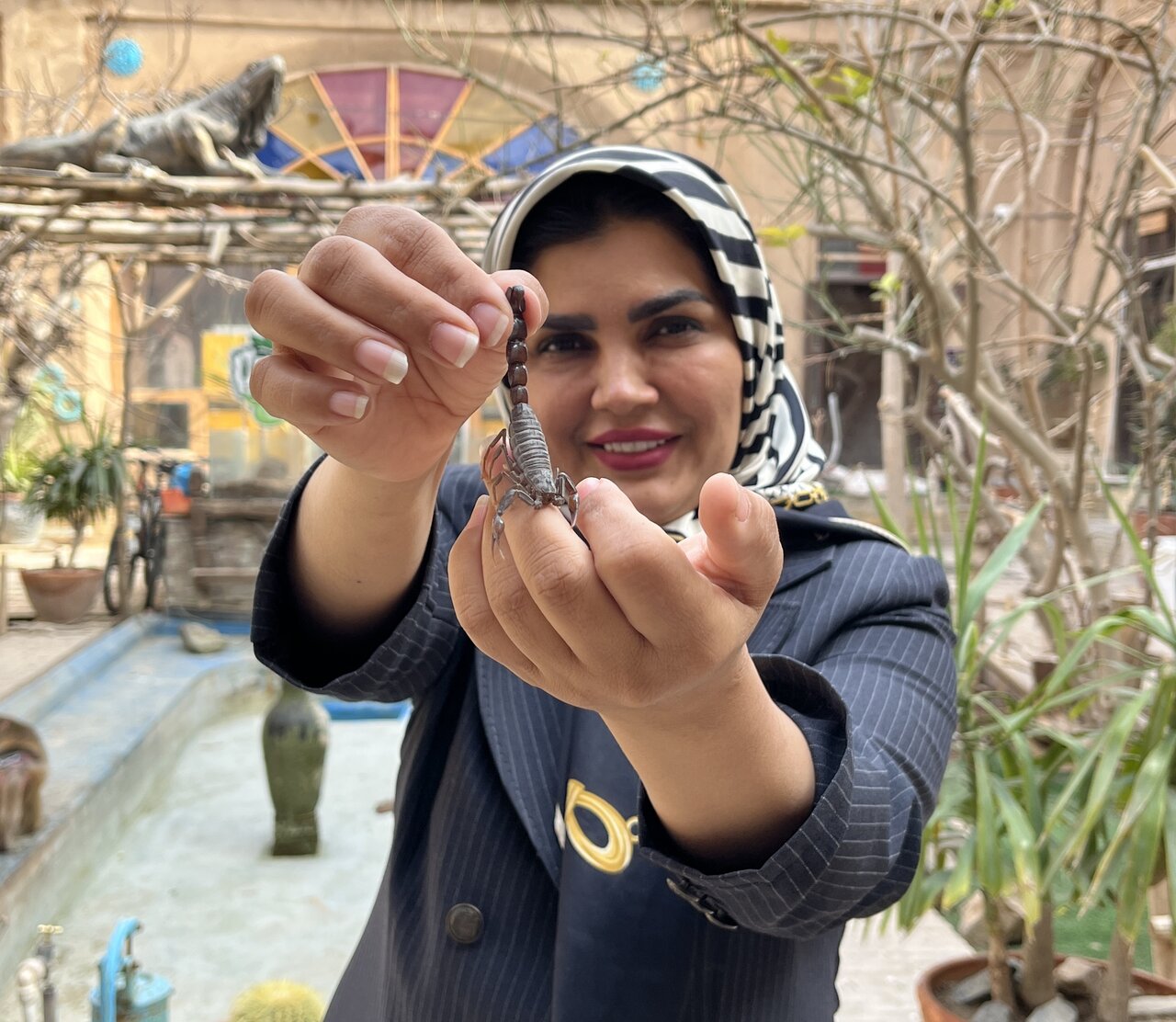 زندگی یکخانم با سوسمار، سمند و مار در خانه | بانوی خزندهبان ایران کیست؟