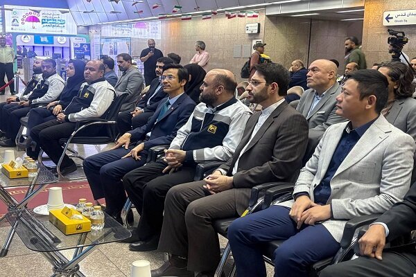برگزاری نمایشگاه عکس ویتنام در مترو تهران مترو