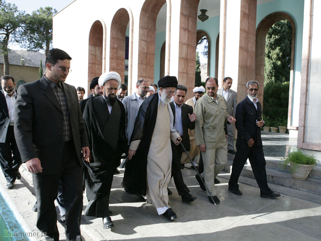 روز جهانی حافظ و تعابیر رهبر انقلاب؛ چرا فقط ۵۰۰ غزل از لسان الغیب باقی مانده؟ 