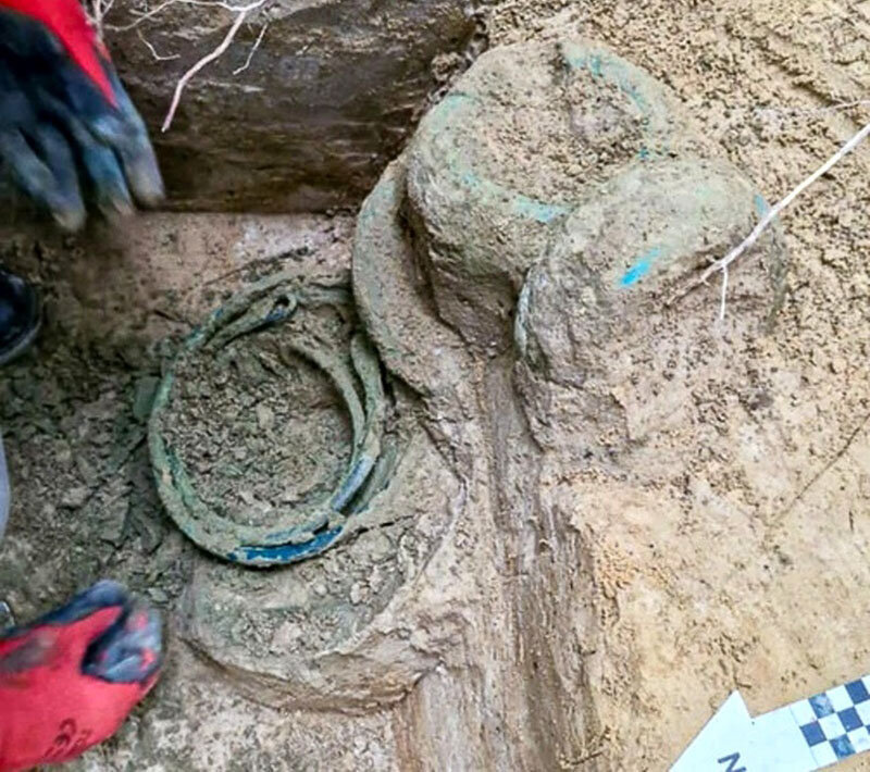 پیدا شدن جواهرات ۲۸۰۰ ساله توسط جویندگان آماتور + عکس پیدا شدن جواهرات ۲۸۰۰ ساله توسط جویندگان آماتور + عکس