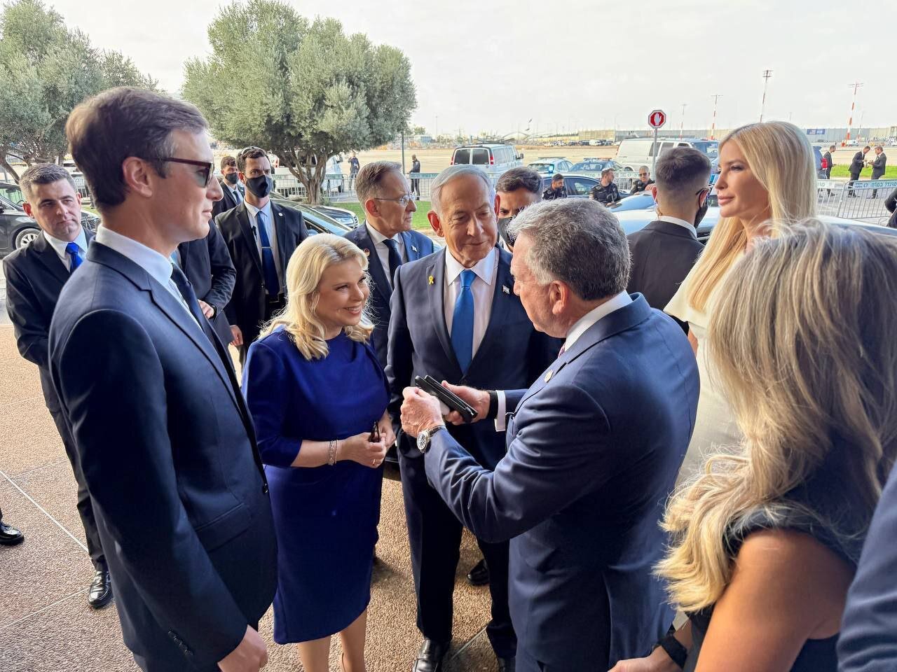 نتانیاهو و همسرش در انتظار ترامپ + عکس