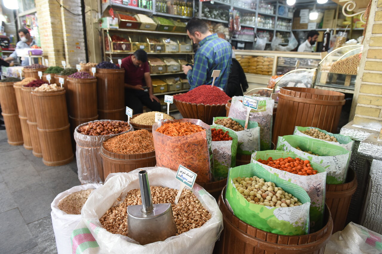 سرزمین عجایب عطاریها | نسخهپیچی با پودر مارمولک و روغن خرس عطاری