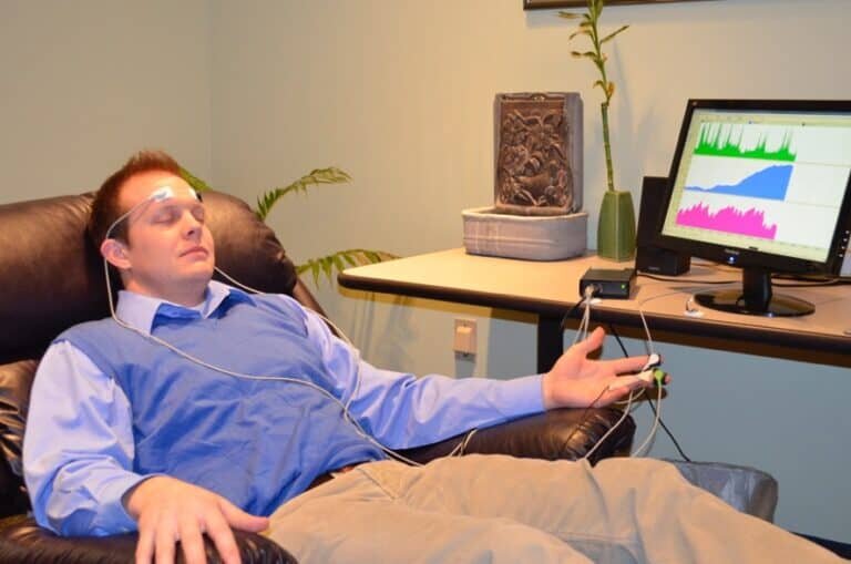 آیا میتوان با ذهن، درد را آرام کرد؟ biofeedback