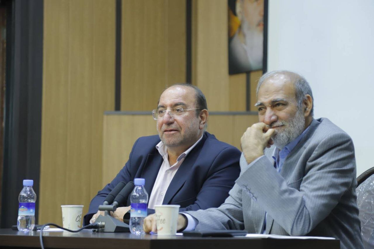 توزیع بیش از ۶میلیون تن آسفالت در ۴سال فروزنده معاون شهردار