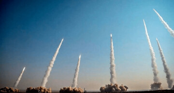 تصویر معنادار هوافضای سپاه؛ خروج کامیون های حامل موشک از تونل | عکس