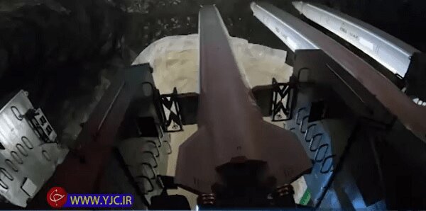 شلیک از زیر زمین؛ تکنولوژی تیربار موشکی سپاه + عکس؛ | چرا تیربار؟ مزایای استراتژیک یک نوآوری زیرزمینی | مکانیزم عملکرد مسلسل بالستیک سپاه