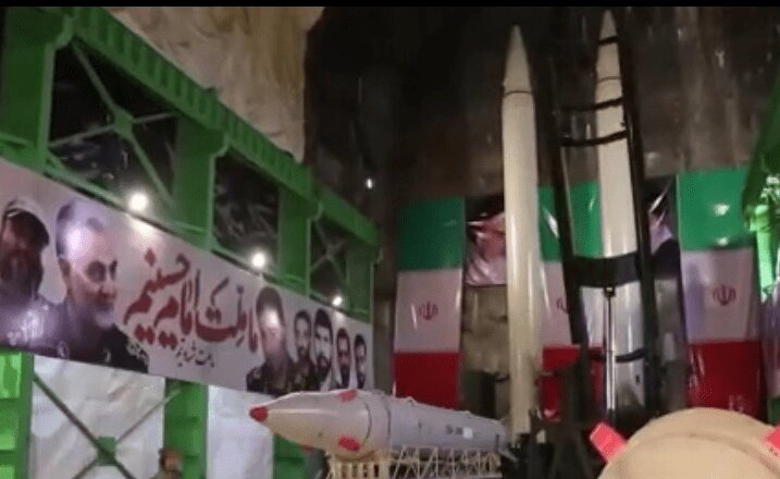 شلیک از زیر زمین؛ تکنولوژی تیربار موشکی سپاه + عکس؛ | چرا تیربار؟ مزایای استراتژیک یک نوآوری زیرزمینی | مکانیزم عملکرد مسلسل بالستیک سپاه