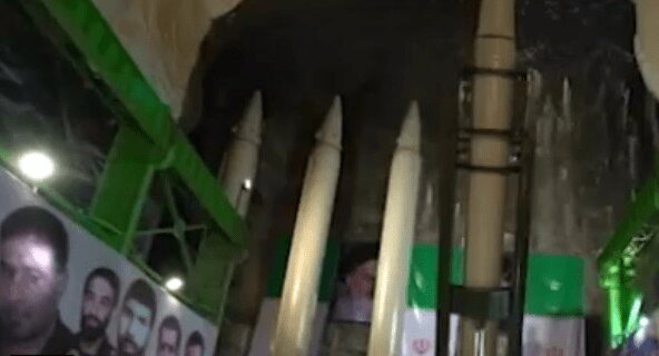 شلیک از زیر زمین؛ تکنولوژی تیربار موشکی سپاه + عکس؛ | چرا تیربار؟ مزایای استراتژیک یک نوآوری زیرزمینی | مکانیزم عملکرد مسلسل بالستیک سپاه