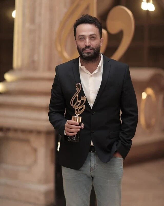 بازیگر یوسف پیامبر: دلم میخواهد زنی که دوستم دارد، خفه ام کند! |من خوش چهره و زیبا هستم اما درونم زیبا نیست؛ برای همین هم...