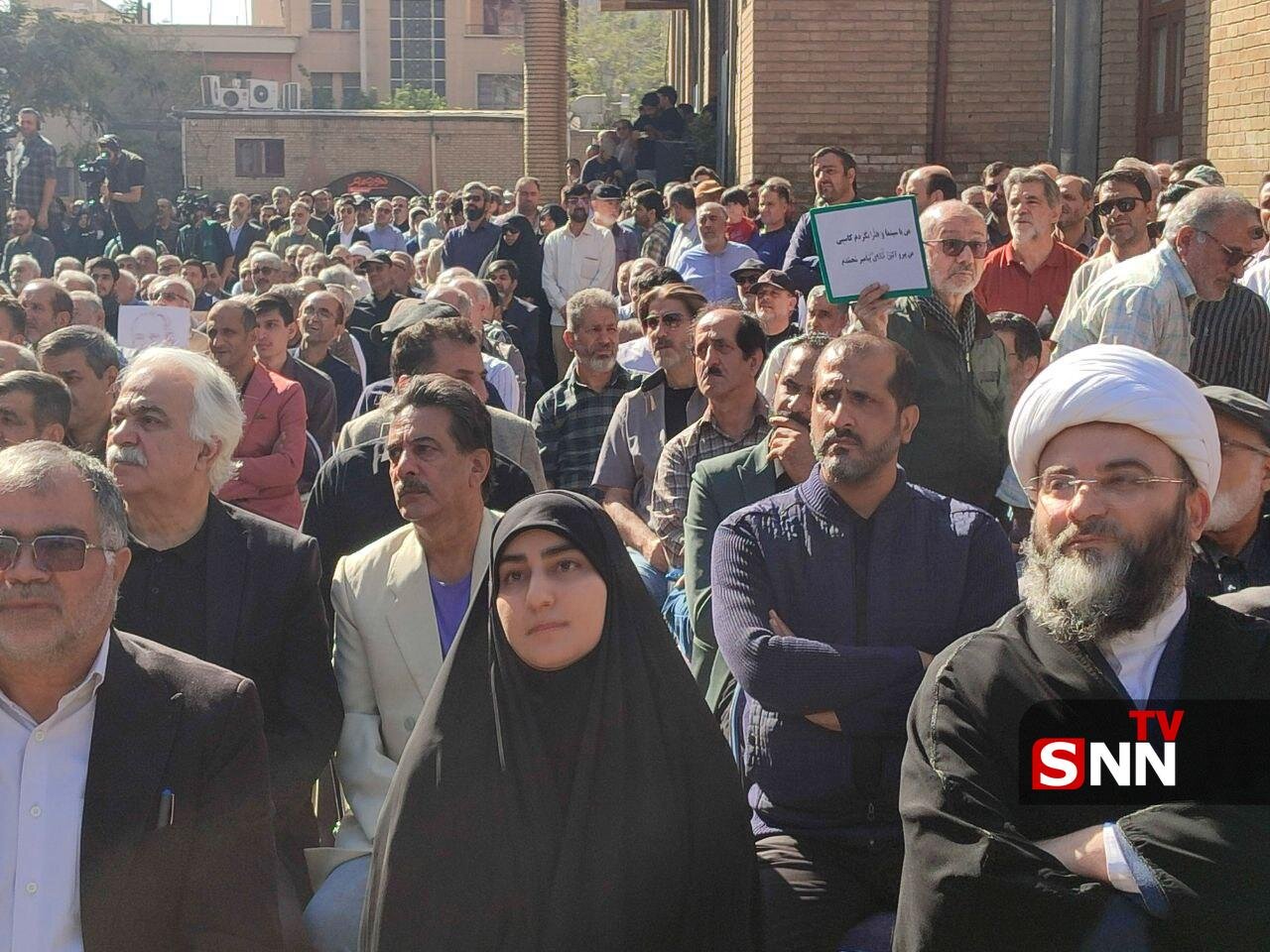 حضور زینب سلیمانی در مراسم وداع با محمد کاسبی | ویدئو