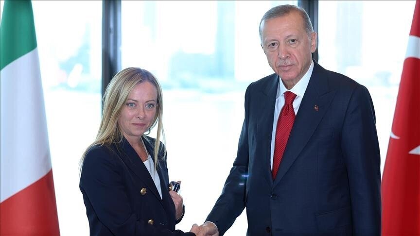اردوغان به خانم نخست وزیر: باید سیگار را ترک کنی | واکنش ملونی و مکرون را ببینید