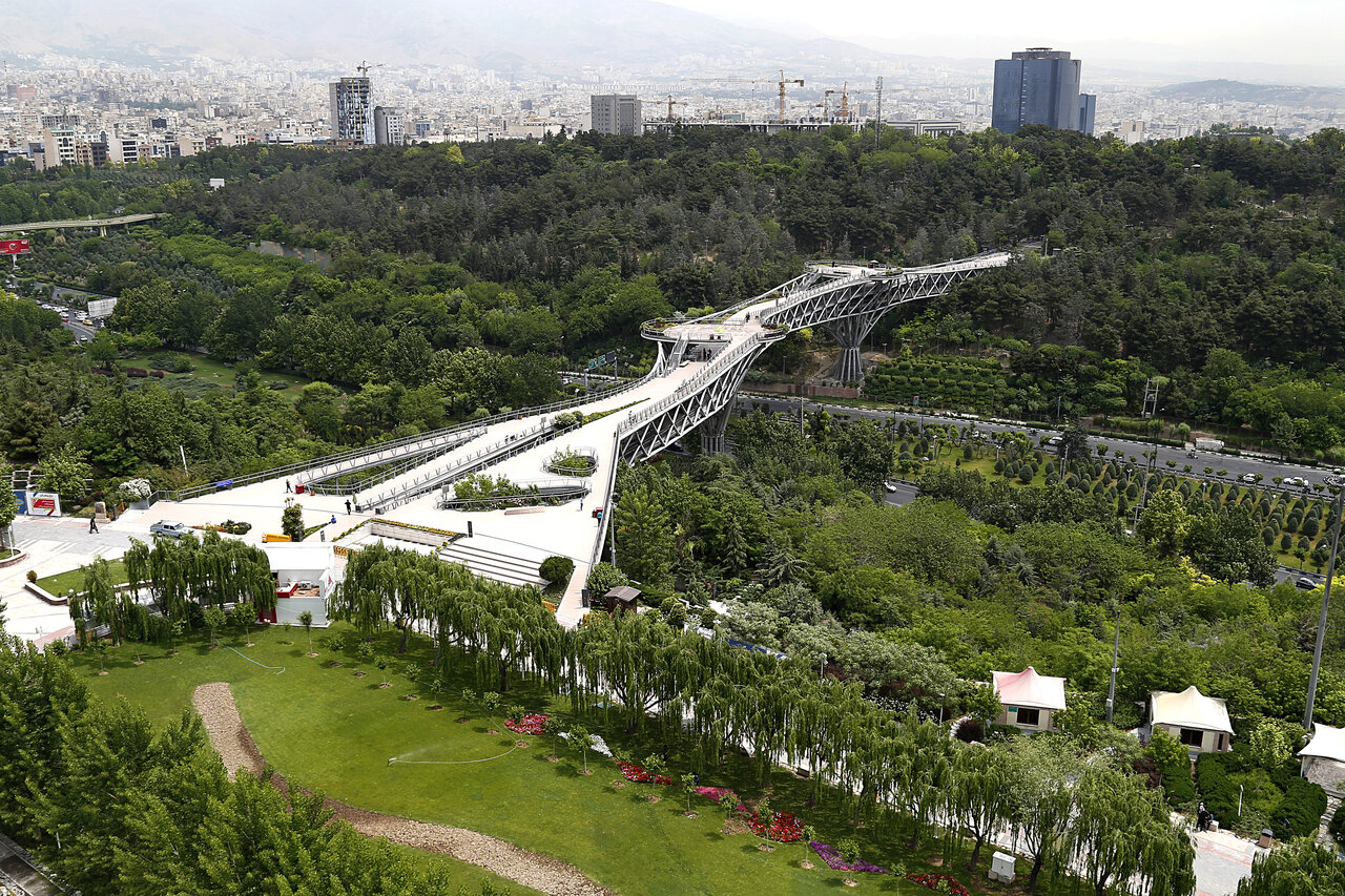 سازه مدرن تهران که پلی به سوی زیبایی های شهر است پل