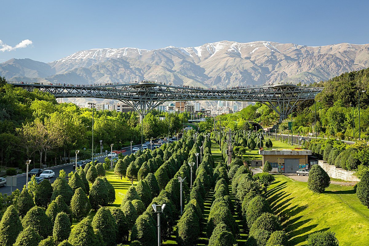 سازه مدرن تهران که پلی به سوی زیبایی های شهر است
