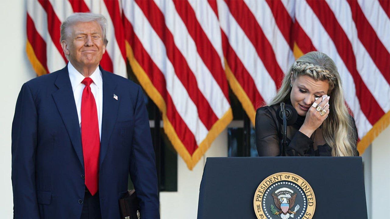 اشک های اریکا کرک جاری شد+ عکس | مراسم اهدای مدال آزادی به همسر چارلی کرک