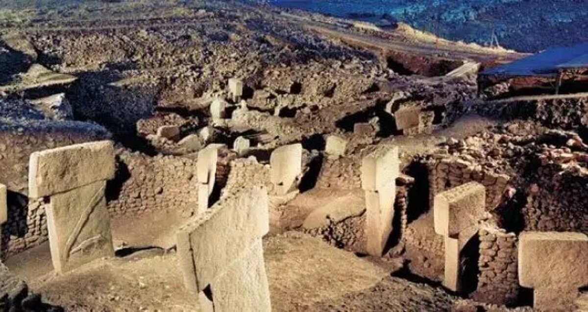 کشف فاجعه‌ای کیهانی و آغاز یک عصر نوین | اجداد ما چگونه از آخرالزمان فضایی جان سالم به در بردند؟