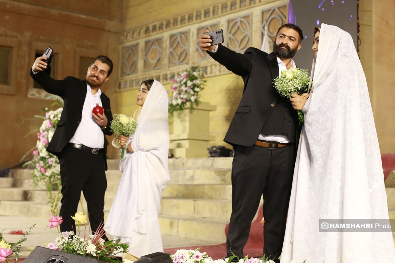همشهری آنلاین – جشن ازدواج و آیین اهدای جهیزیه به ۲۰۰ زوج تهرانی همشهری آنلاین – جشن ازدواج و آیین اهدای جهیزیه به ۲۰۰ زوج تهرانی