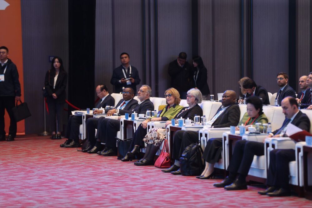 بازدید شهردار تهران از نمایشگاه فناوریها و دستاوردهای شهری چین