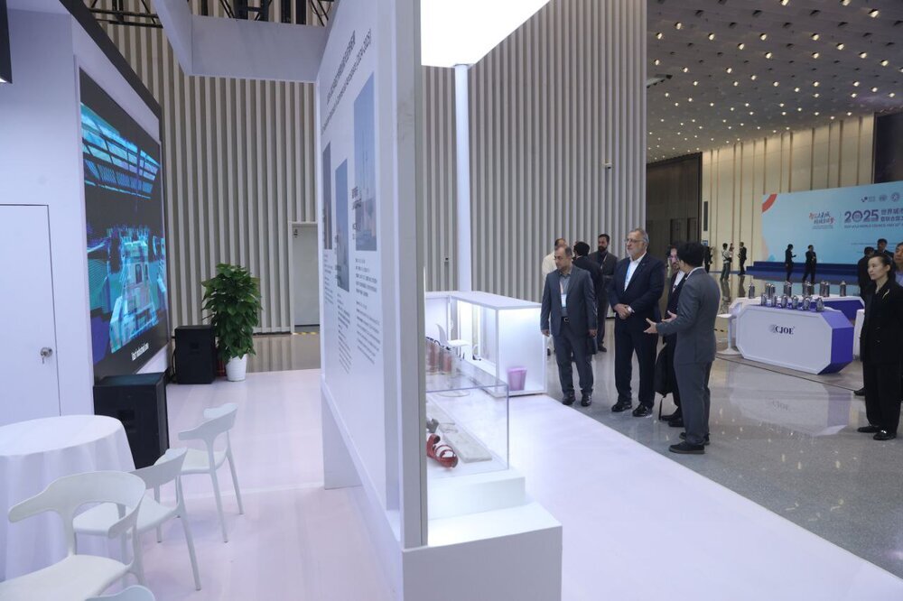 بازدید شهردار تهران از نمایشگاه فناوریها و دستاوردهای شهری چین