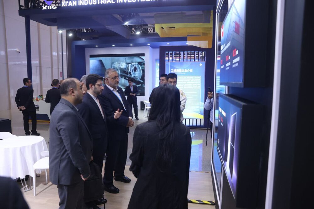 بازدید شهردار تهران از نمایشگاه فناوریها و دستاوردهای شهری چین