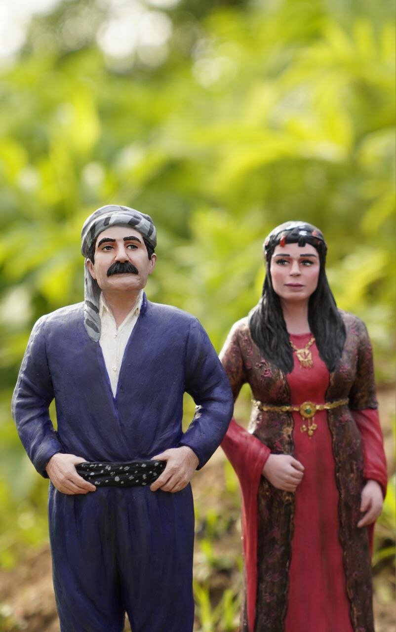 این مجسمه‌ها رقیب لبوبو شدند | عروسک‌هایی با لباس اقوام